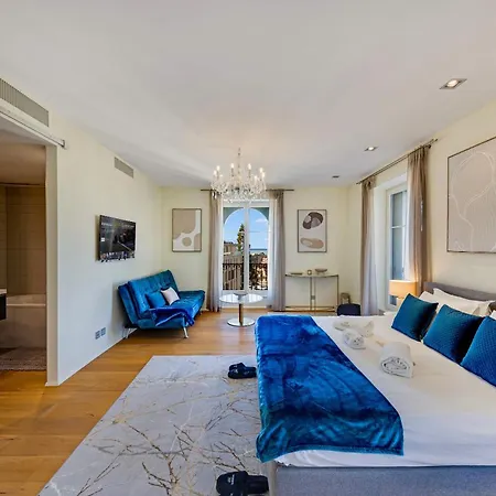 Modern 3-bedroom Lakeview In