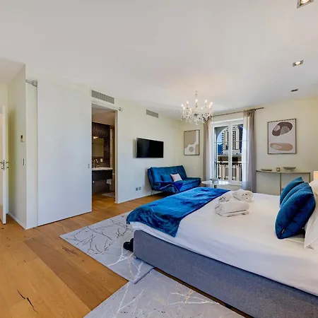 Modern 3-bedroom Lakeview In