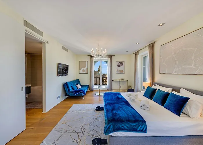 Modern 3-bedroom Lakeview In