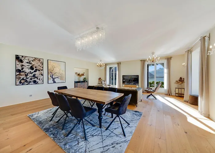 Modern 3-bedroom Lakeview In Apartment