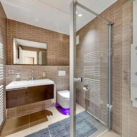 Apartament Modern 3-bedroom Lakeview In By Guestlee *